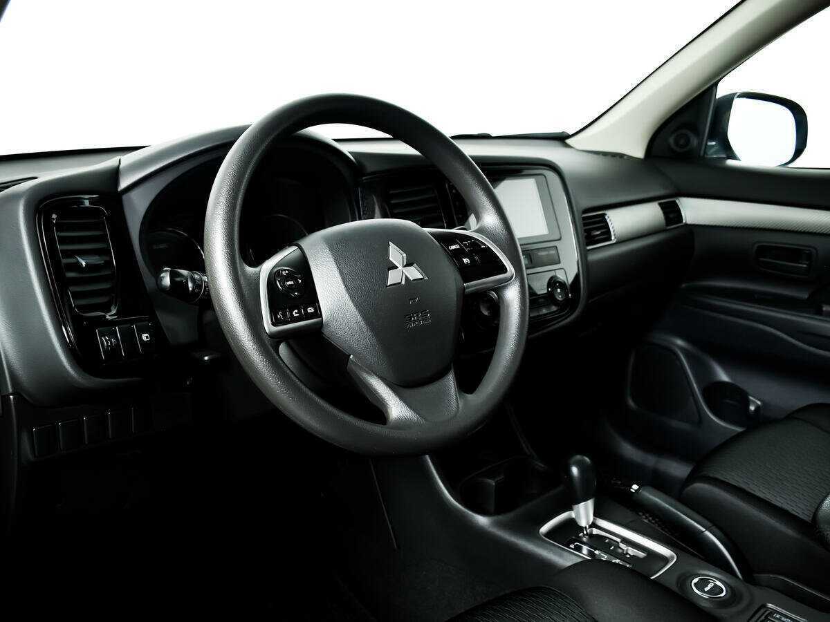 Купить Mitsubishi Outlander с пробегом. Фото: #11