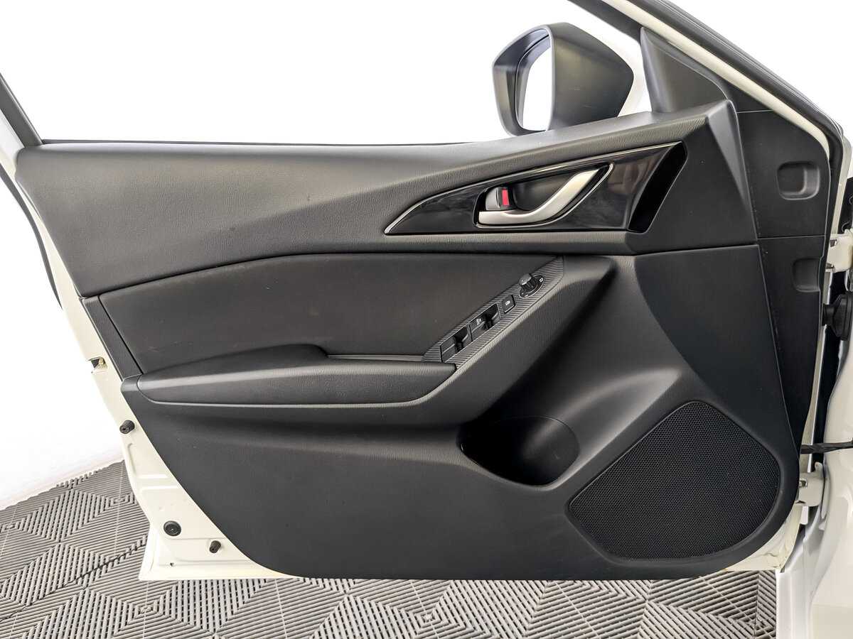 Купить Mazda 3 с пробегом. Фото: #18