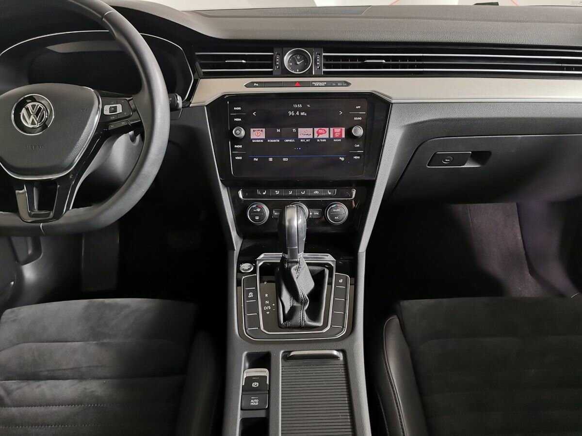 Купить Volkswagen Passat с пробегом. Фото: #10