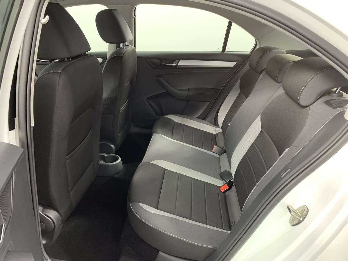 Купить Skoda Rapid с пробегом. Фото: #9