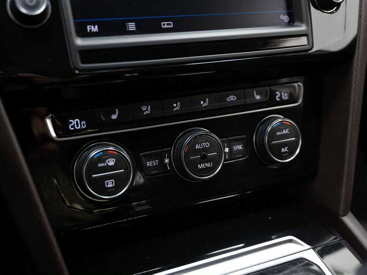 Купить Volkswagen Passat с пробегом. Фото: #23