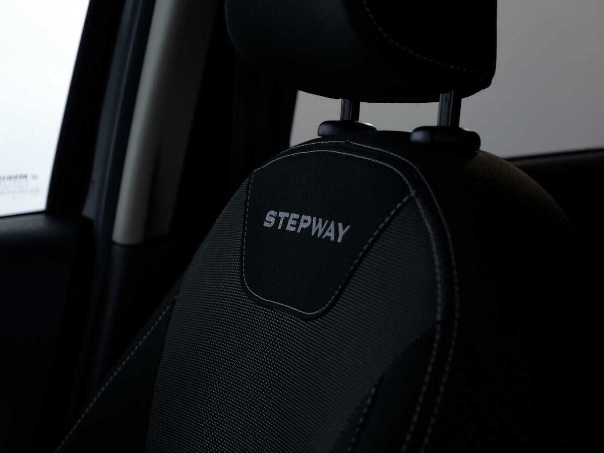 Купить Renault Sandero с пробегом. Фото: #17