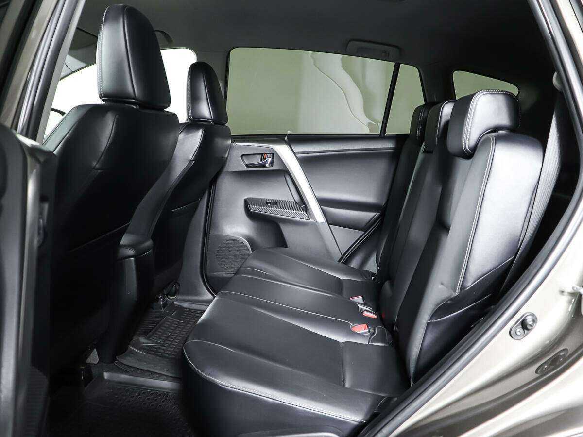 Купить Toyota RAV4 с пробегом. Фото: #9