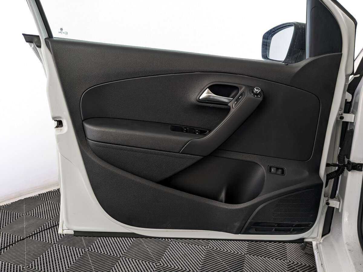 Купить Volkswagen Polo с пробегом. Фото: #17