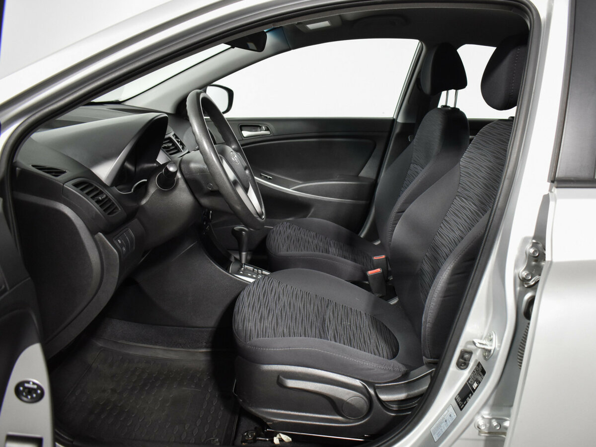 Купить Hyundai Solaris с пробегом. Фото: #9