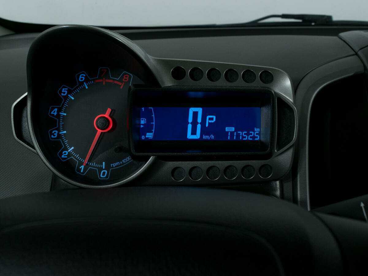 Купить Chevrolet Aveo с пробегом. Фото: #11