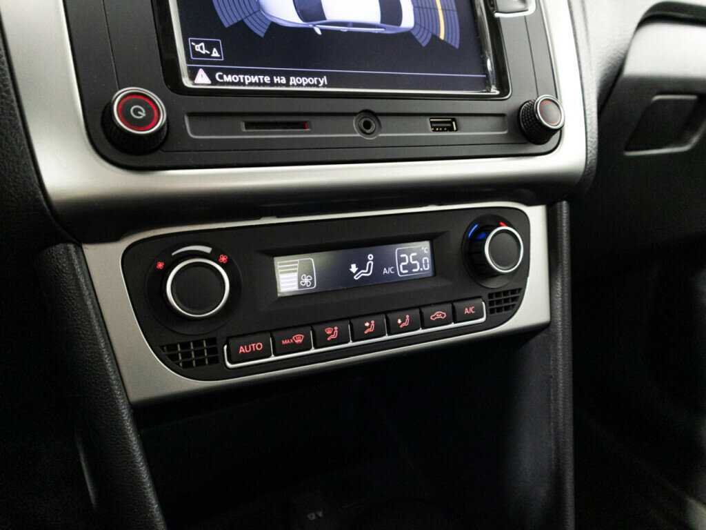 Купить Volkswagen Polo с пробегом. Фото: #15