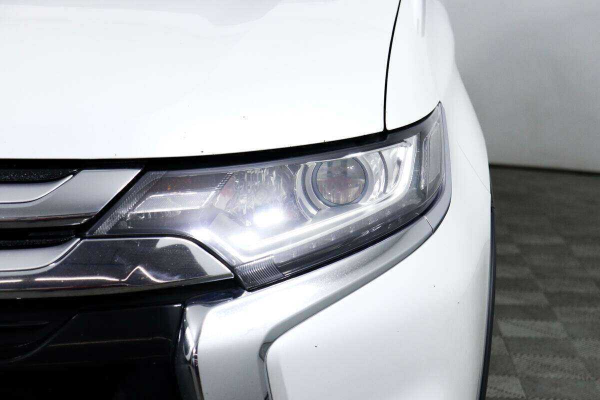 Купить Mitsubishi Outlander с пробегом. Фото: #12