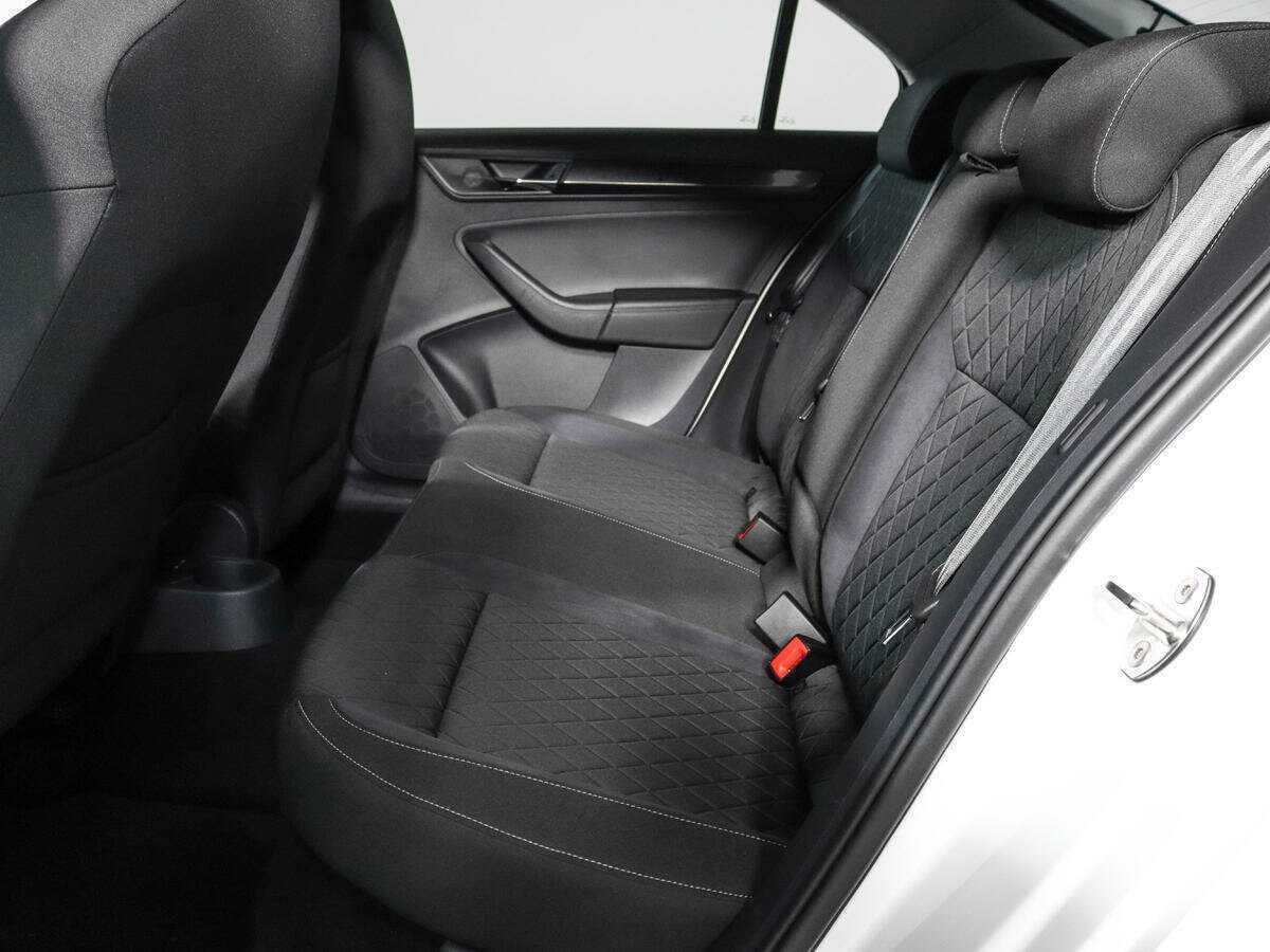 Купить Skoda Rapid с пробегом. Фото: #9