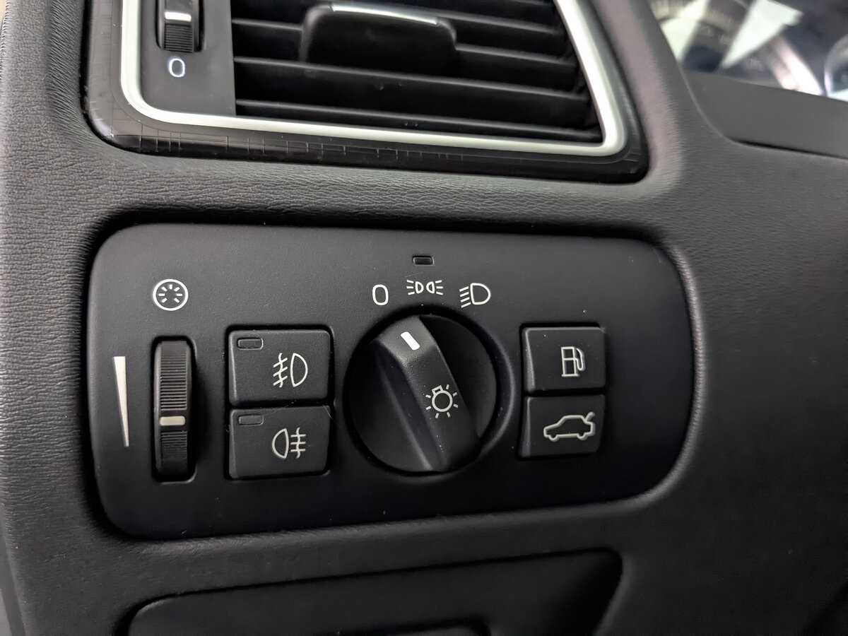 Купить Volvo XC70 с пробегом. Фото: #21