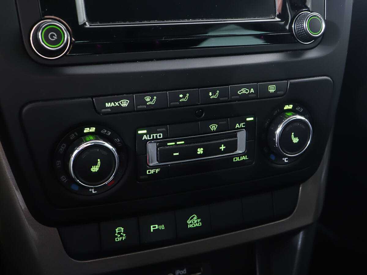 Купить Skoda Yeti с пробегом. Фото: #17