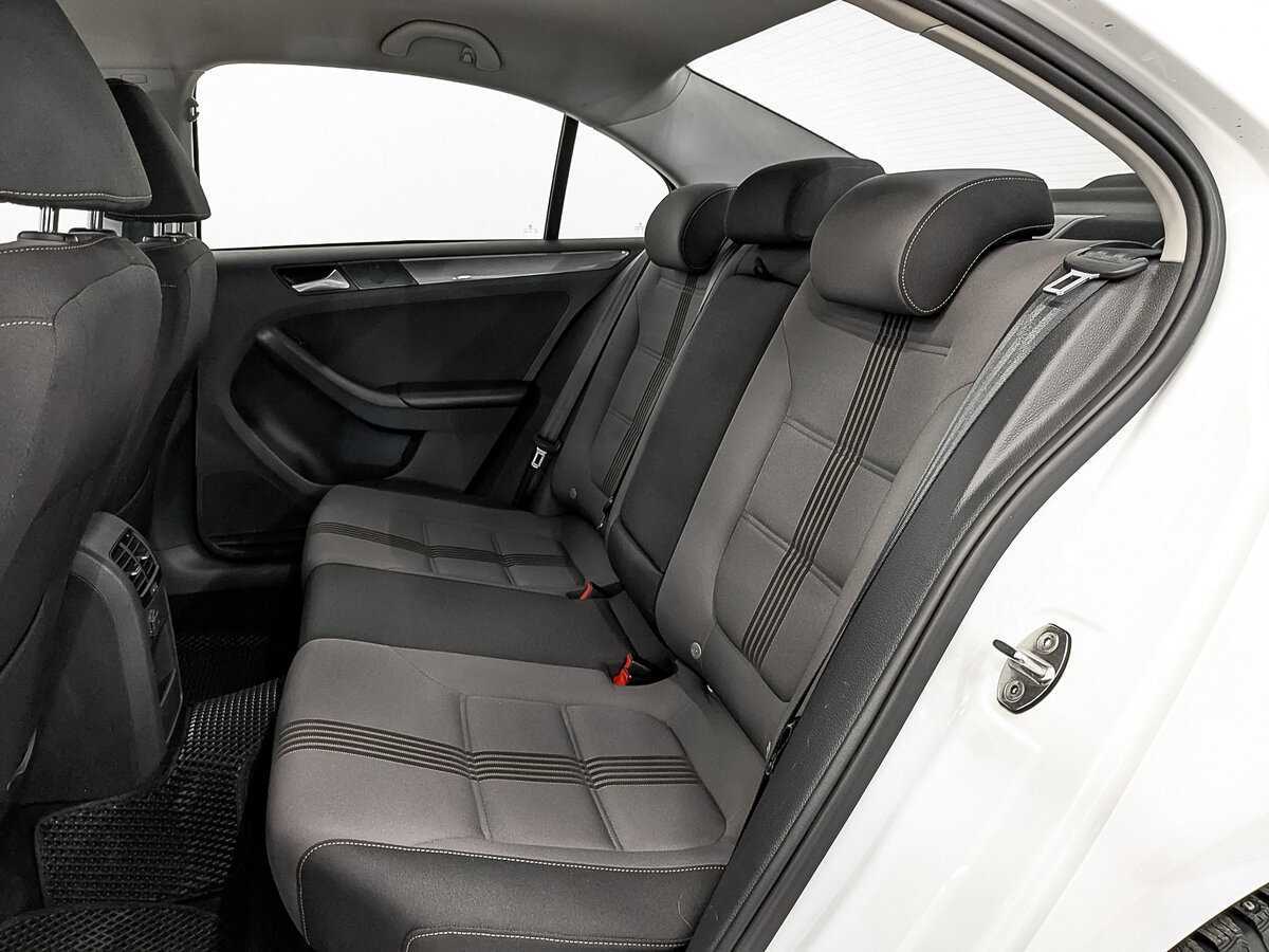 Купить Volkswagen Jetta с пробегом. Фото: #17