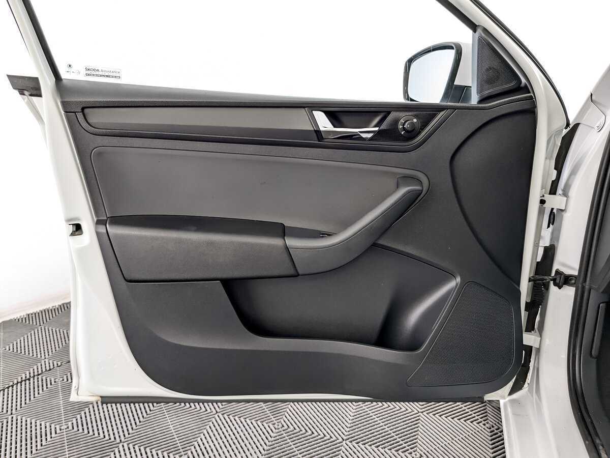 Купить Skoda Rapid с пробегом. Фото: #18