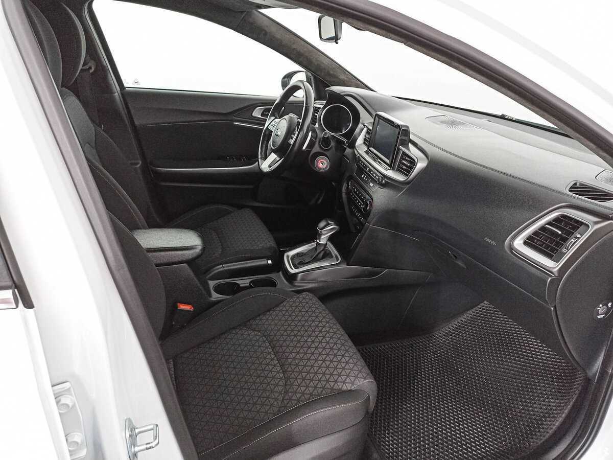 Купить Kia Ceed с пробегом. Фото: #8