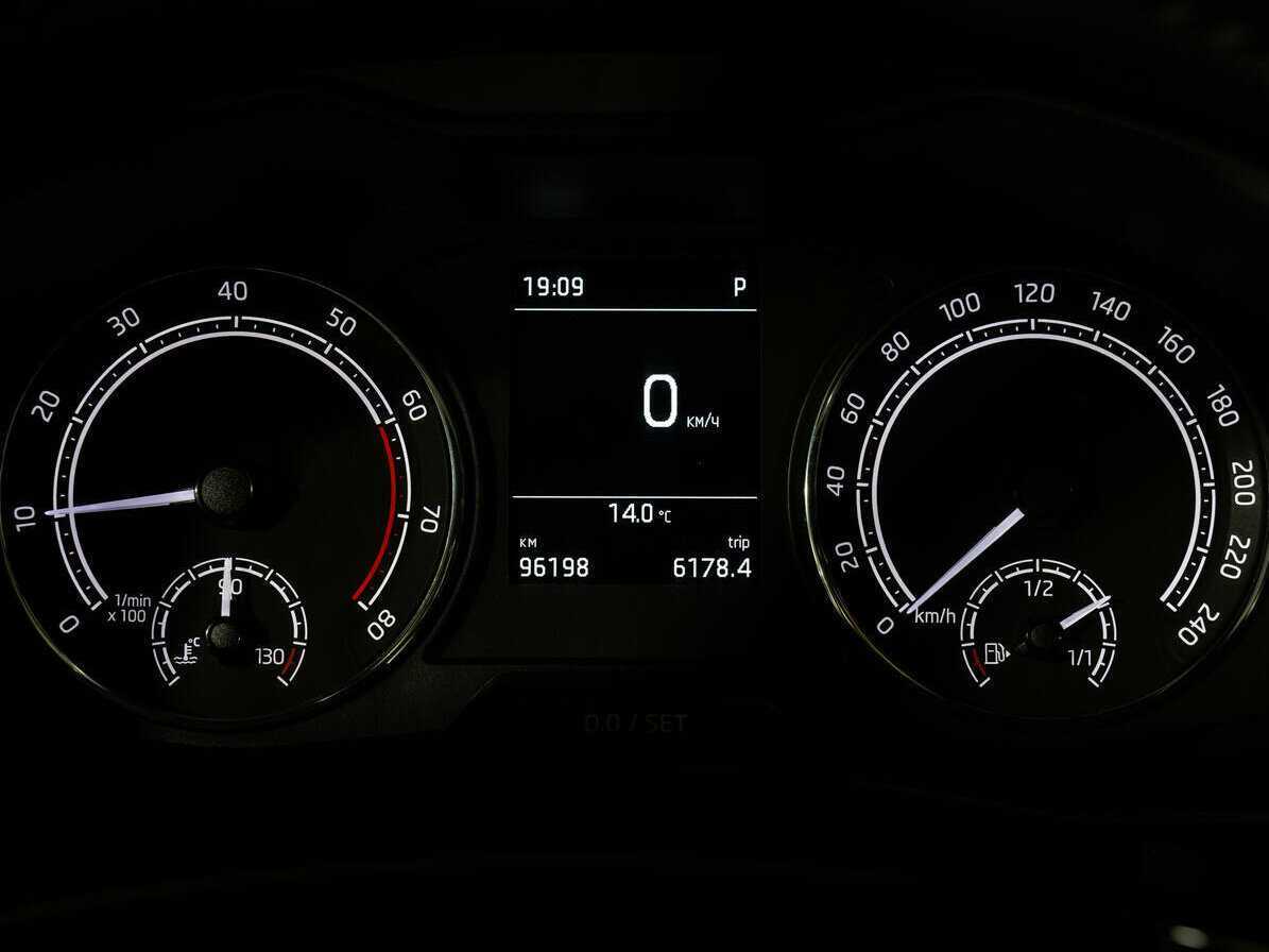 Купить Skoda Rapid с пробегом. Фото: #13