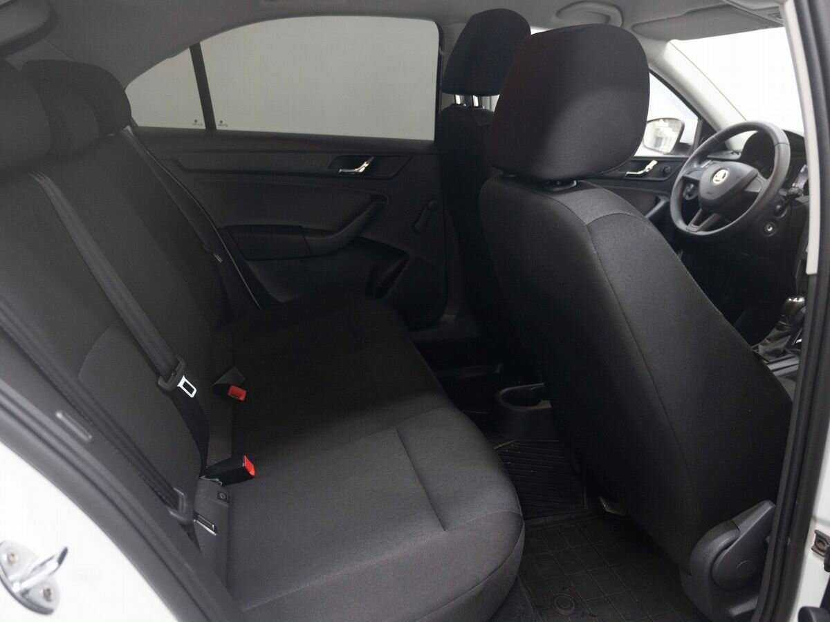 Купить Skoda Rapid с пробегом. Фото: #9