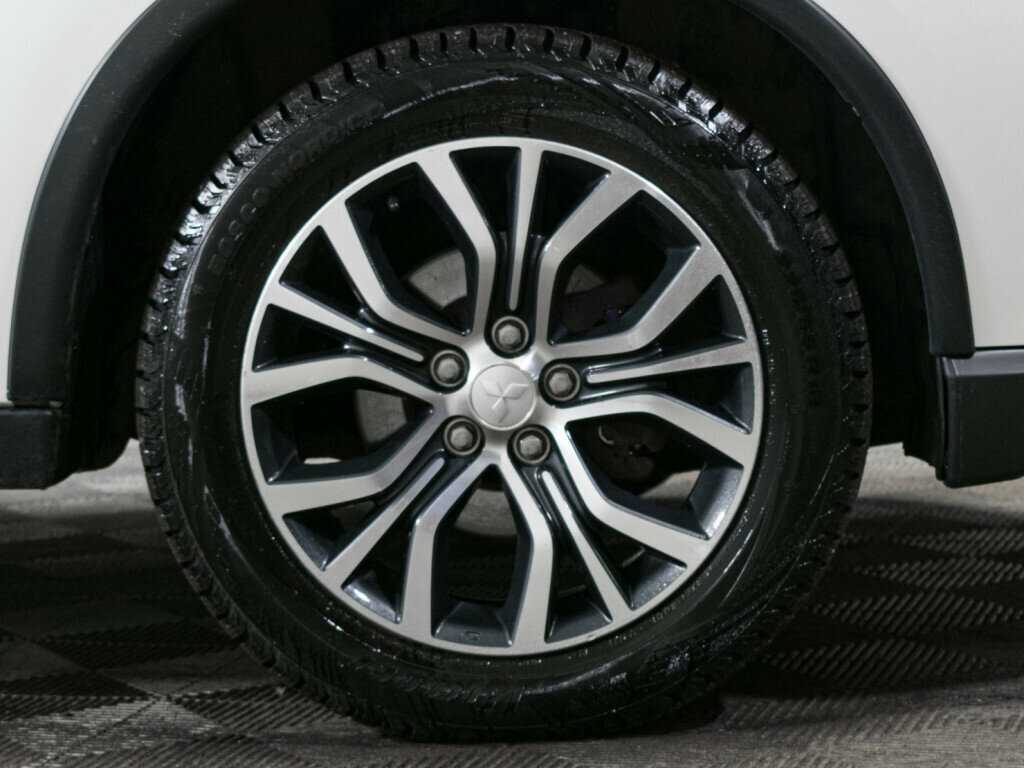 Купить Mitsubishi Outlander с пробегом. Фото: #17