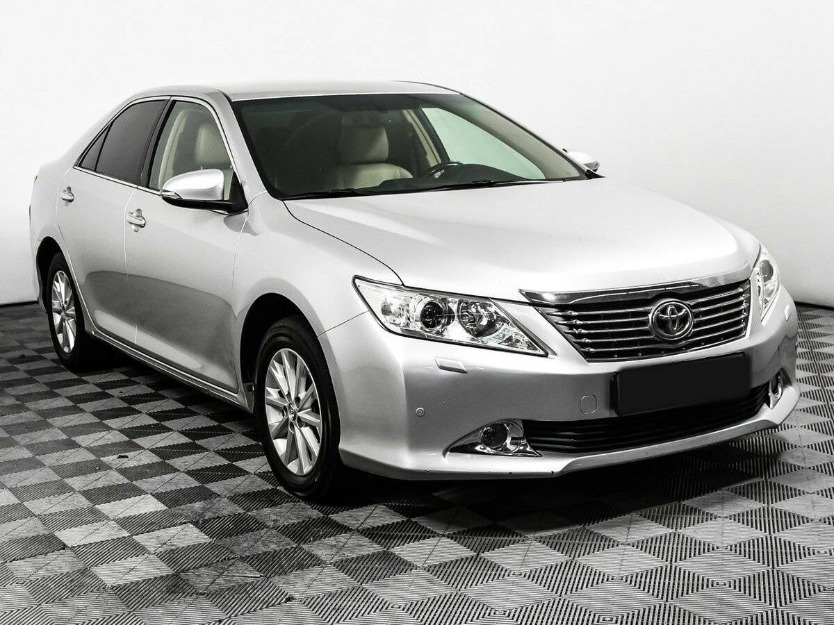 Купить Toyota Camry с пробегом. Фото: #2