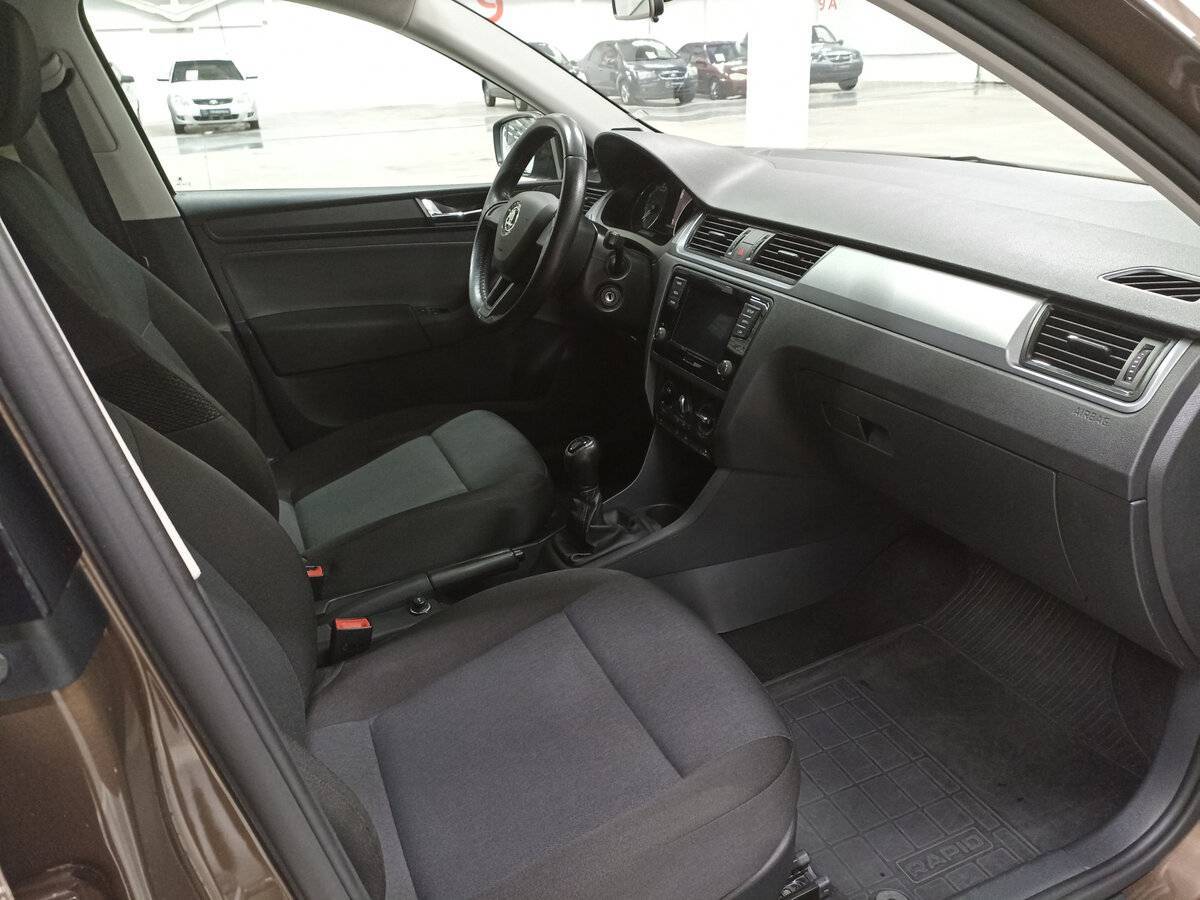 Купить Skoda Rapid с пробегом. Фото: #10