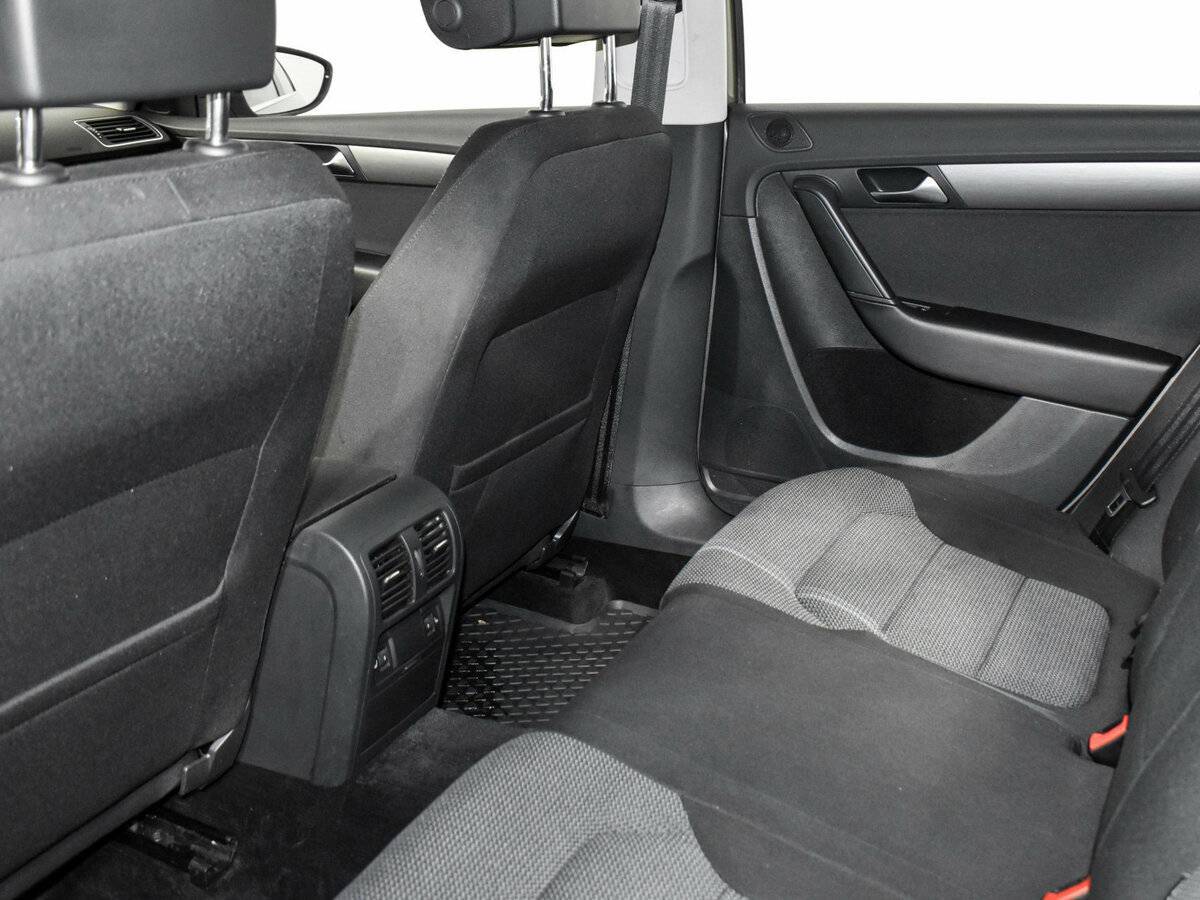 Купить Volkswagen Passat с пробегом. Фото: #9