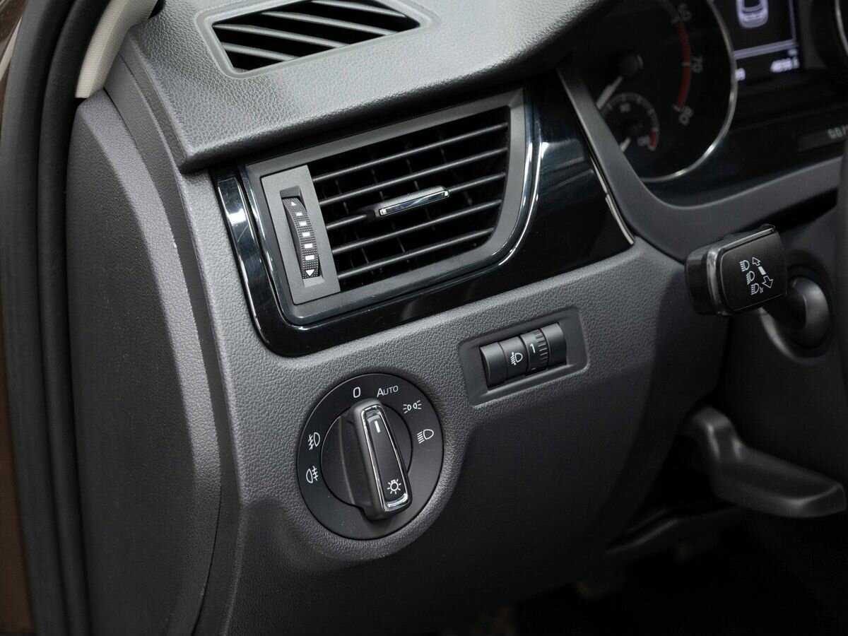 Купить Skoda Rapid с пробегом. Фото: #20