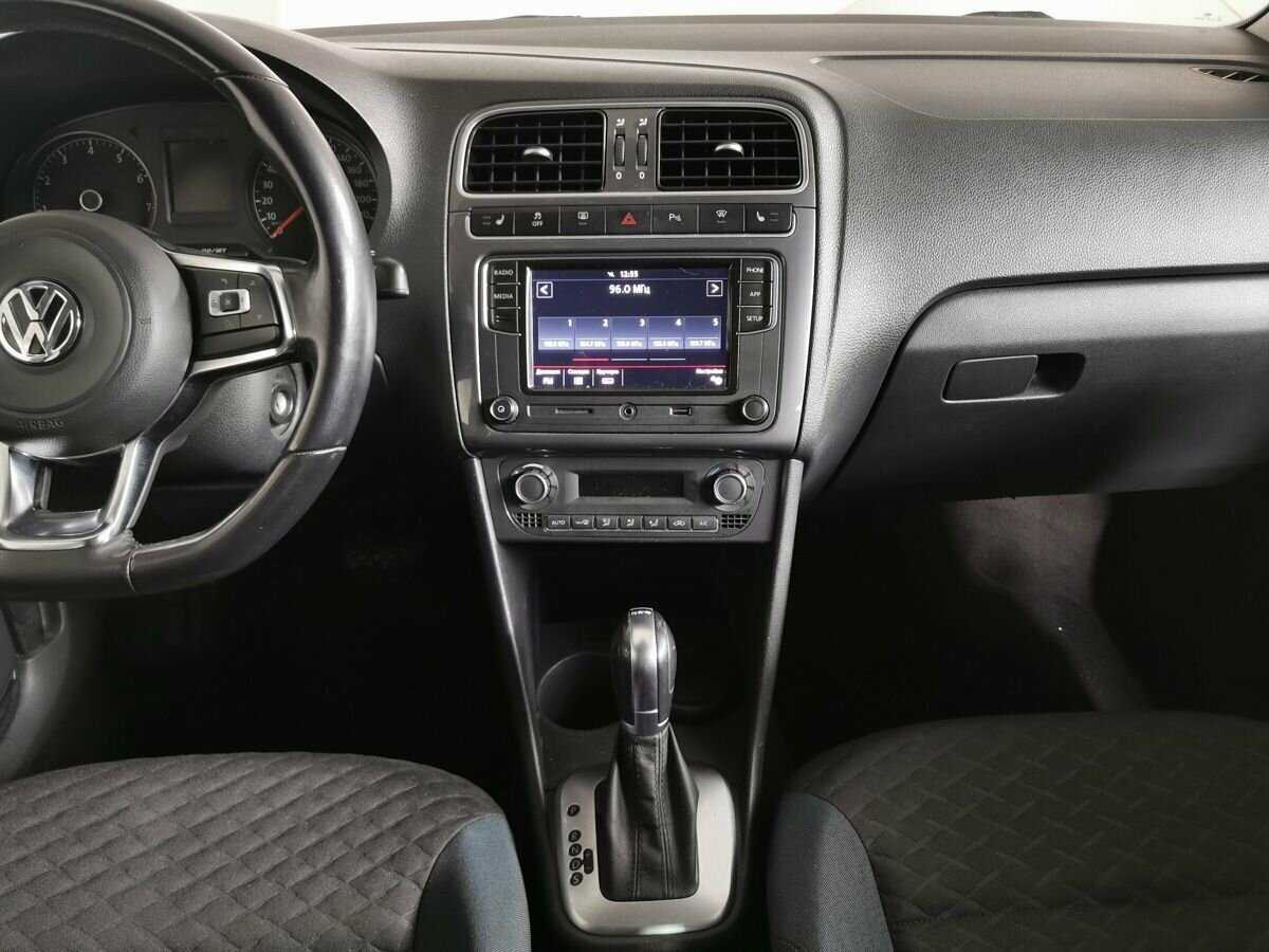 Купить Volkswagen Polo с пробегом. Фото: #10