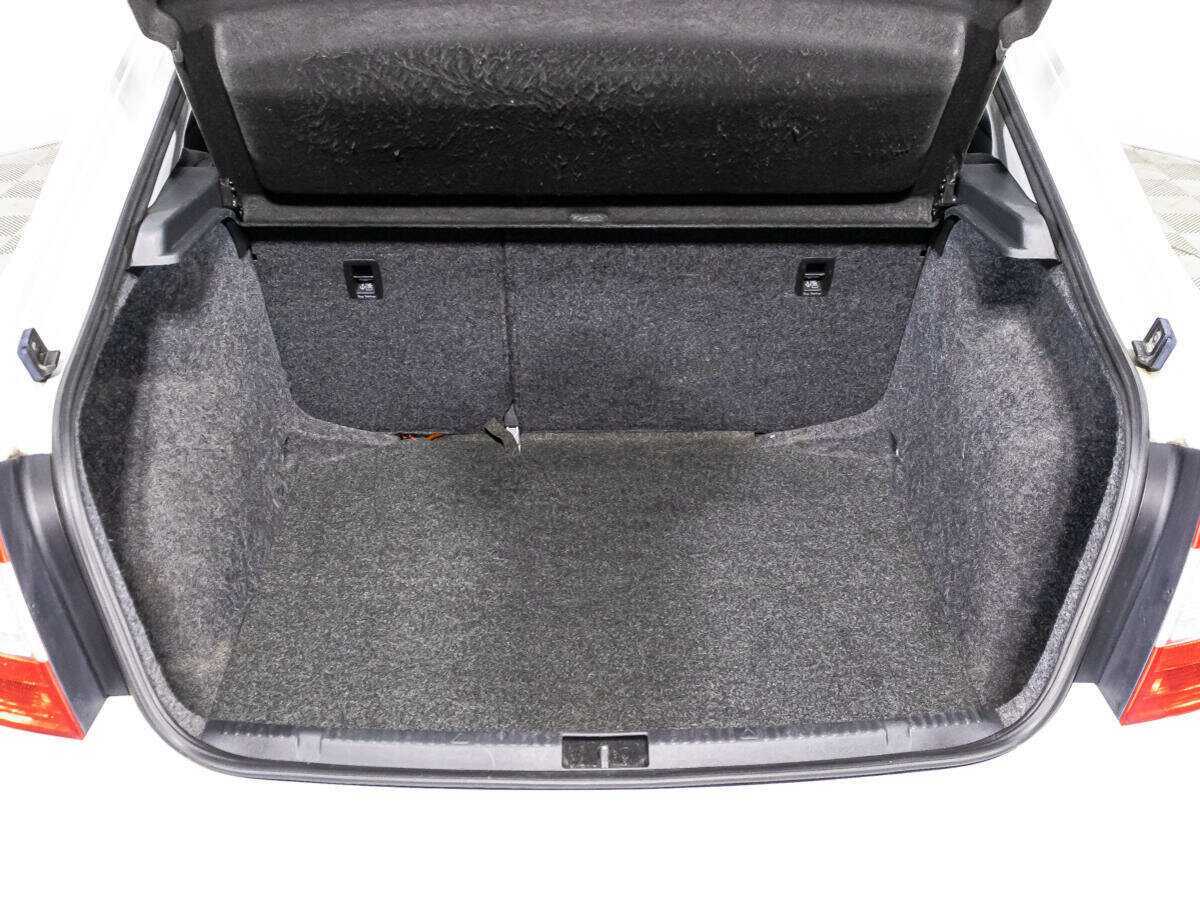 Купить Skoda Rapid с пробегом. Фото: #9