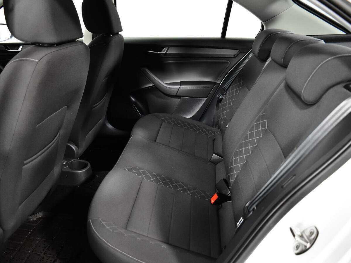 Купить Skoda Rapid с пробегом. Фото: #9