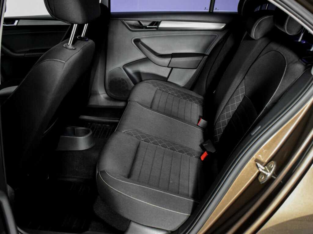 Купить Skoda Rapid с пробегом. Фото: #9