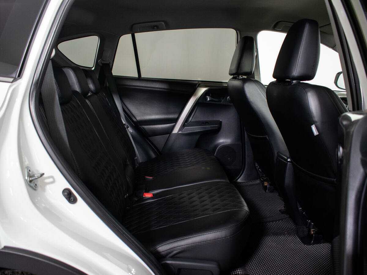 Купить Toyota RAV4 с пробегом. Фото: #7