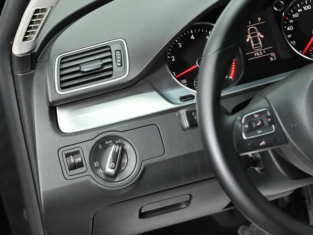 Купить Volkswagen Passat с пробегом. Фото: #8