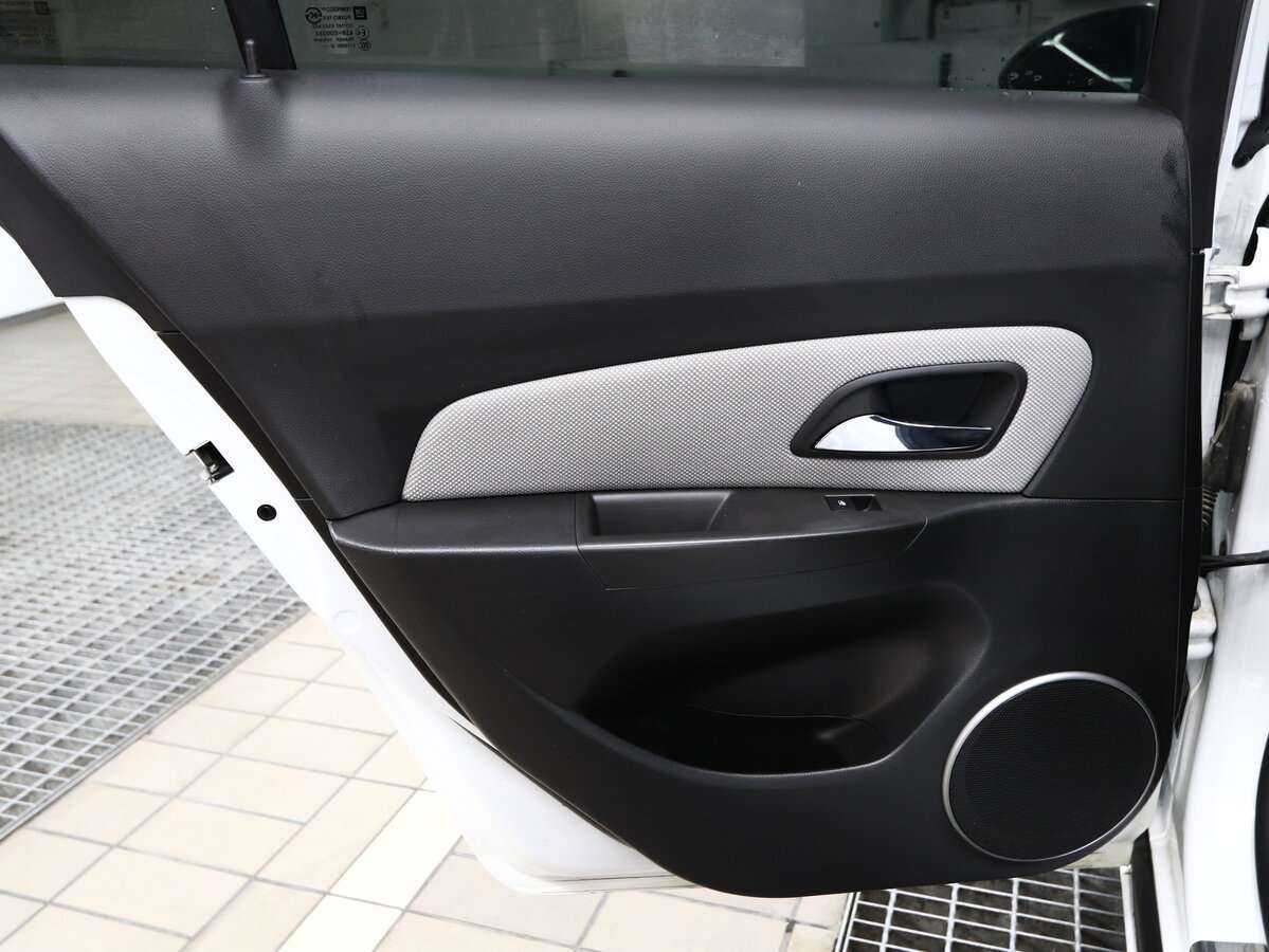 Купить Chevrolet Cruze с пробегом. Фото: #8