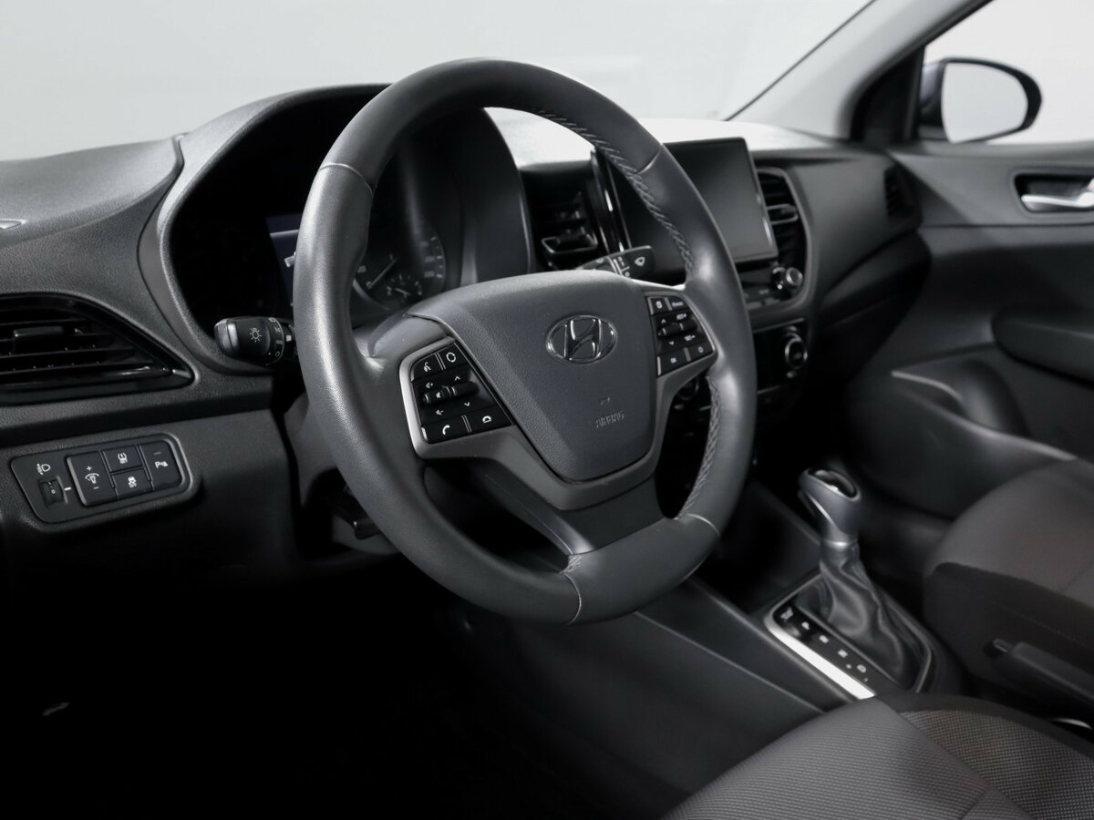 Купить Hyundai Solaris с пробегом. Фото: #11