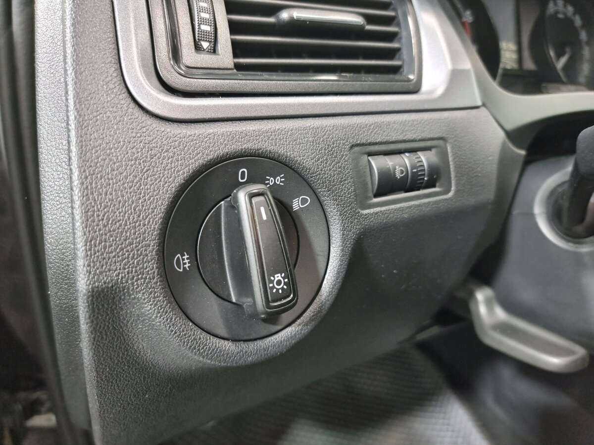 Купить Skoda Rapid с пробегом. Фото: #6