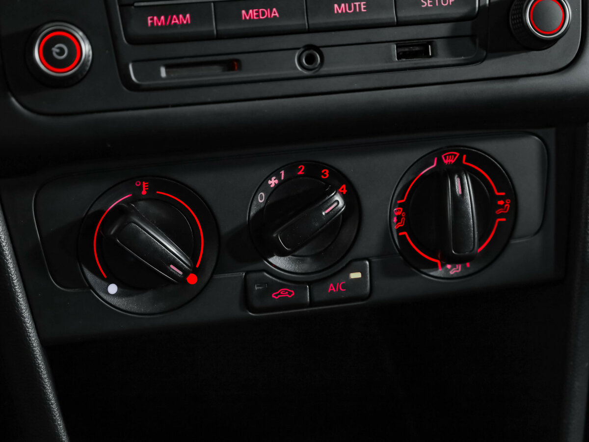 Купить Volkswagen Polo с пробегом. Фото: #11