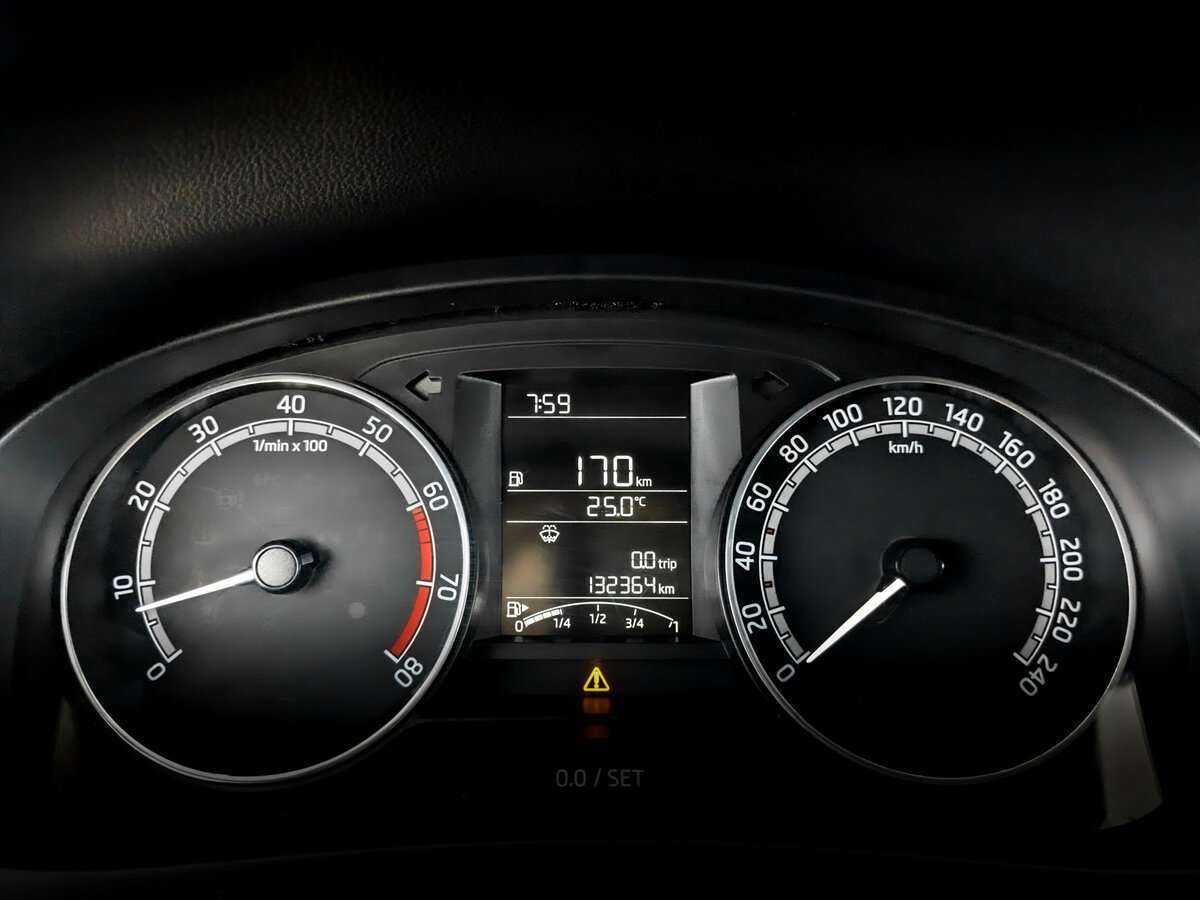 Купить Skoda Rapid с пробегом. Фото: #10