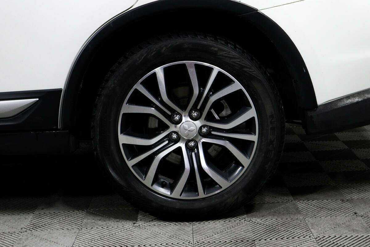 Купить Mitsubishi Outlander с пробегом. Фото: #11