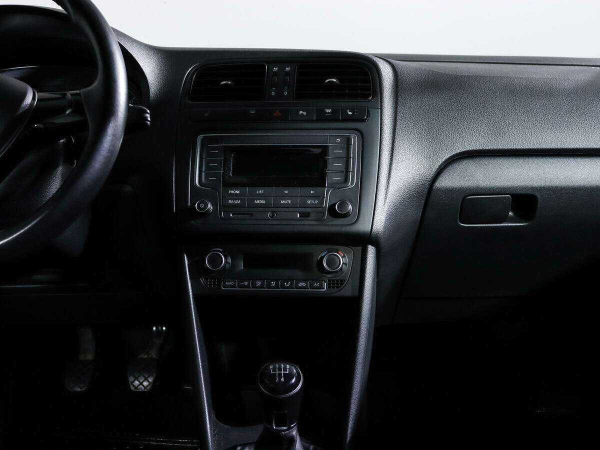 Купить Volkswagen Polo с пробегом. Фото: #9