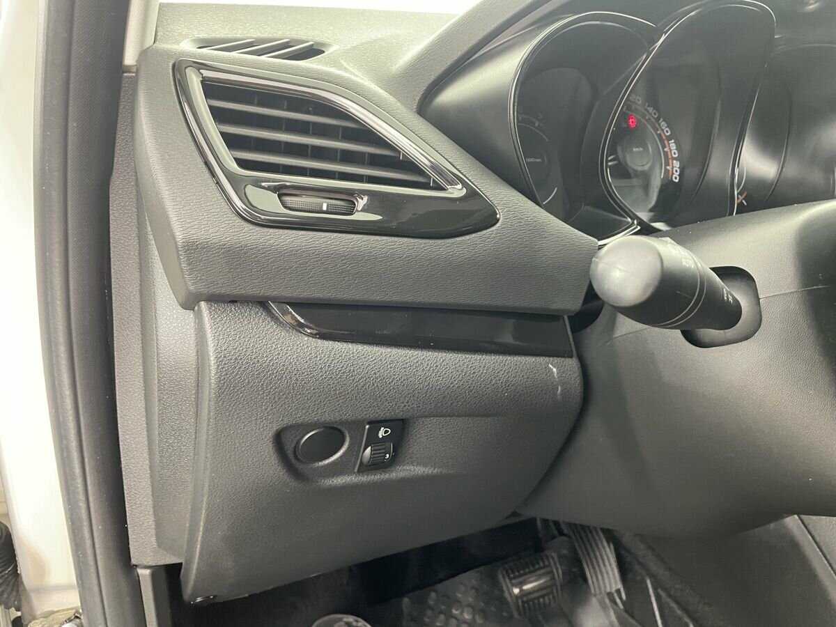 Купить Lada (ВАЗ) Vesta с пробегом. Фото: #8