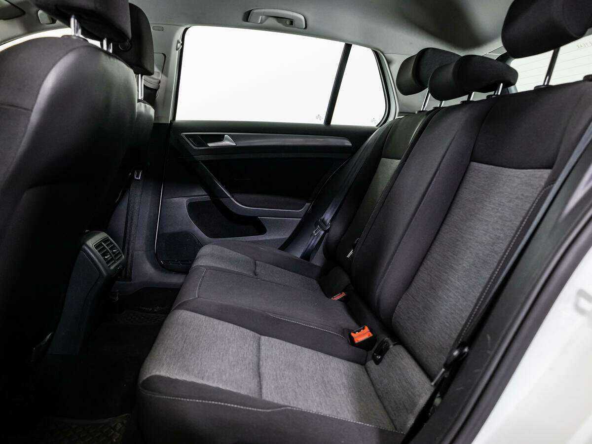 Купить Volkswagen Golf с пробегом. Фото: #9