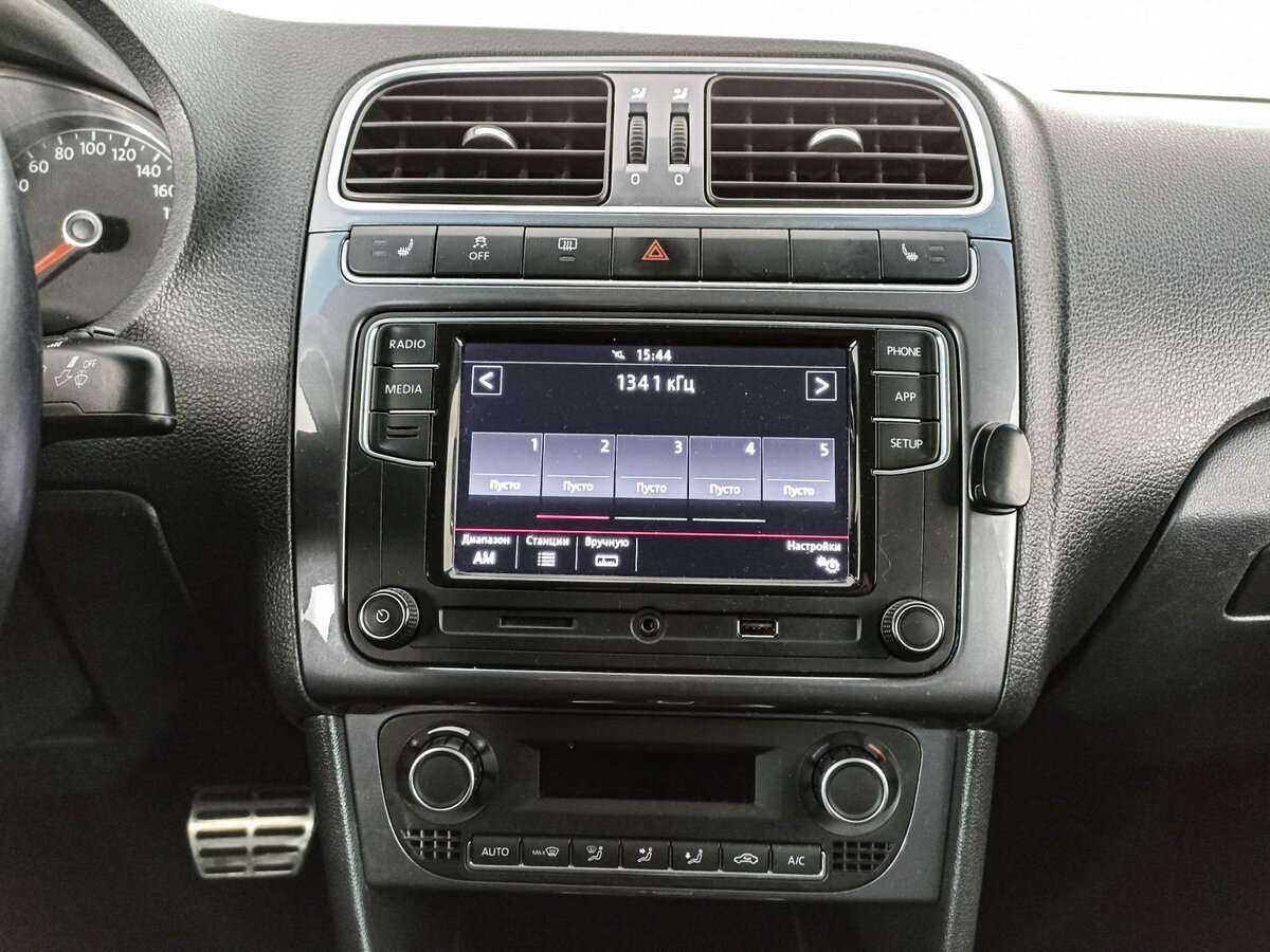 Купить Volkswagen Polo с пробегом. Фото: #11