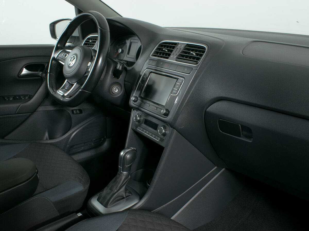 Купить Volkswagen Polo с пробегом. Фото: #8