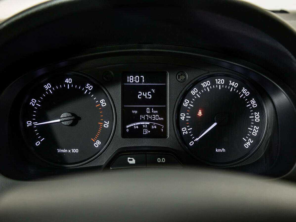 Купить Skoda Rapid с пробегом. Фото: #10