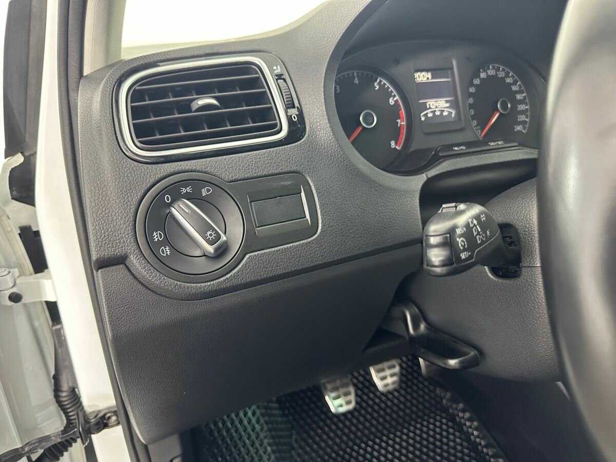 Купить Volkswagen Polo с пробегом. Фото: #8