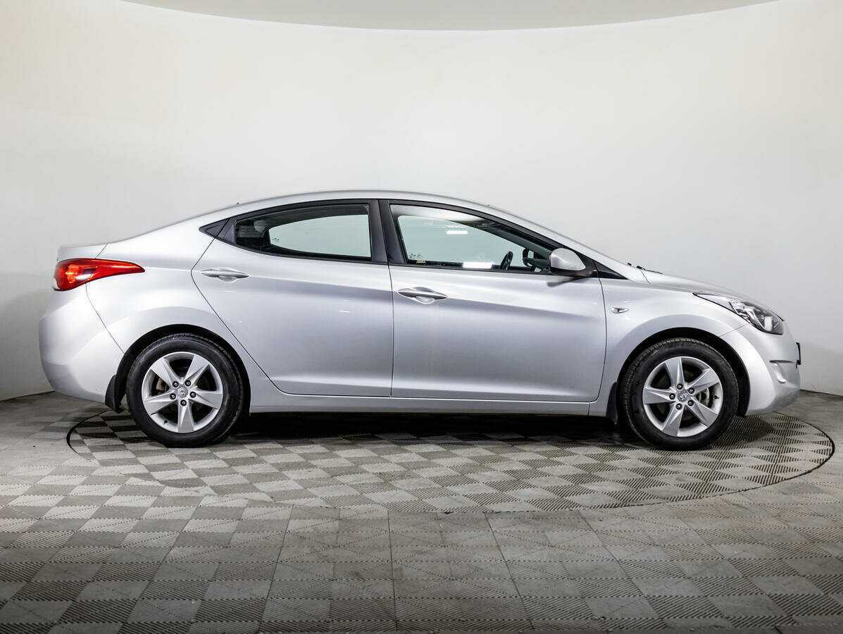 Купить Hyundai Elantra с пробегом. Фото: #3