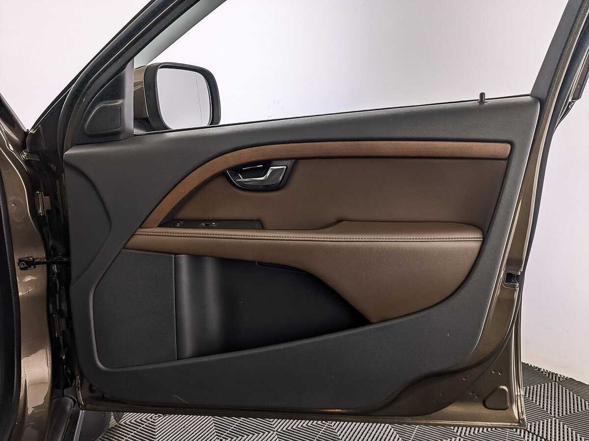 Купить Volvo XC70 с пробегом. Фото: #24