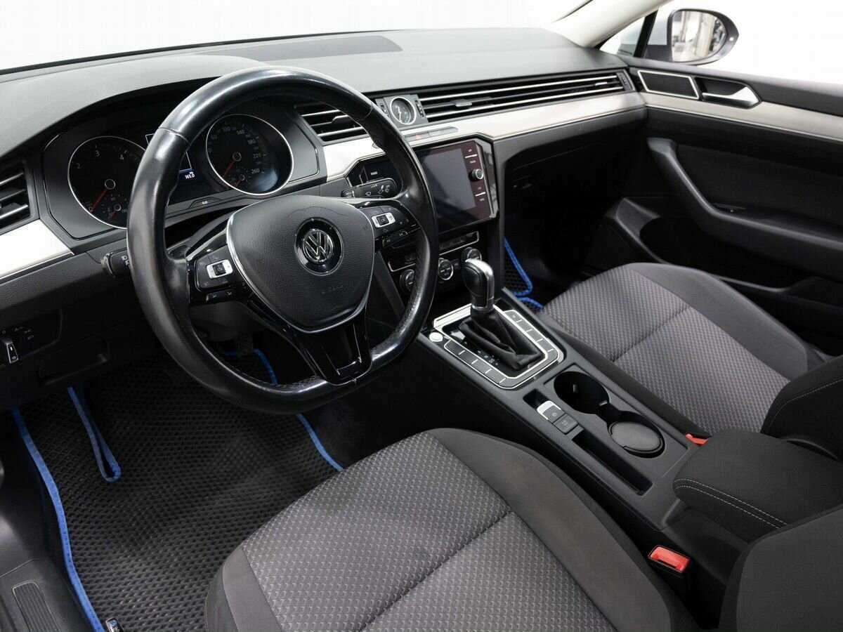 Купить Volkswagen Passat с пробегом. Фото: #9
