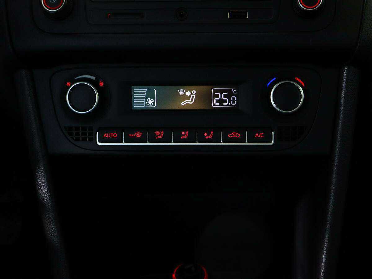Купить Volkswagen Polo с пробегом. Фото: #12