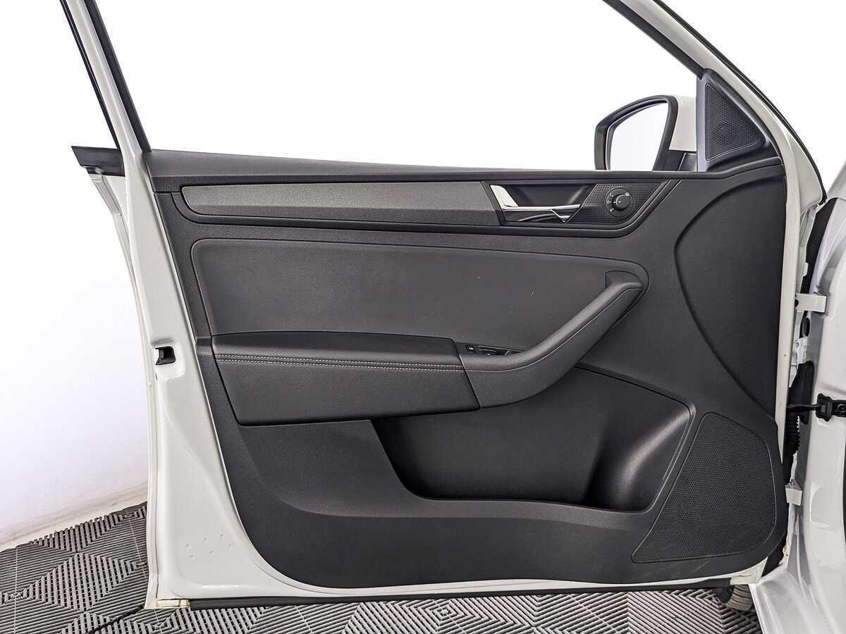 Купить Skoda Rapid с пробегом. Фото: #17