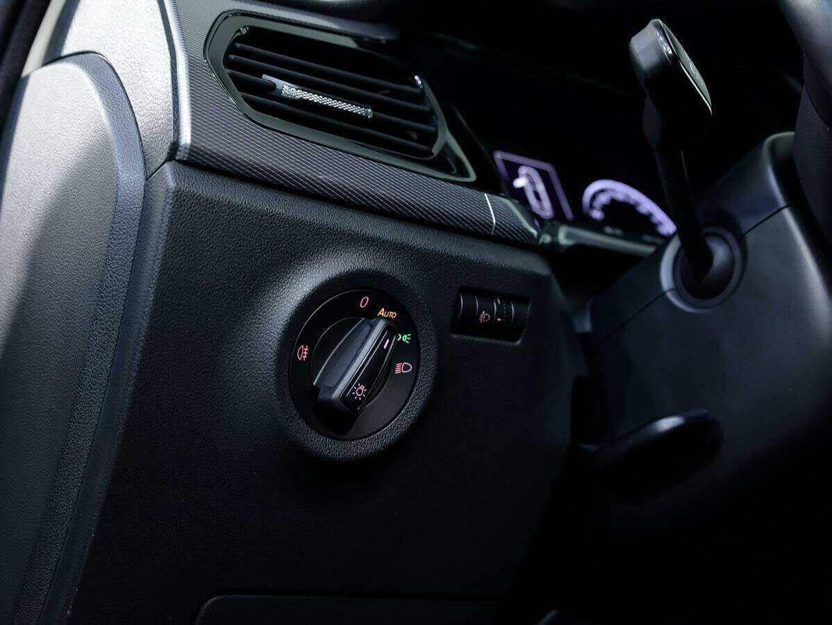 Купить Volkswagen Polo с пробегом. Фото: #17